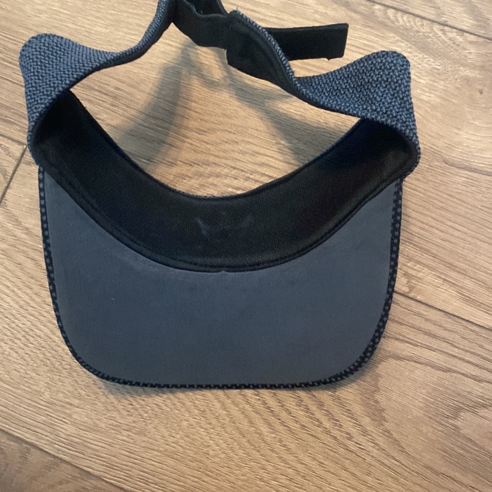 Adidas Visor - Picture 3 of 4